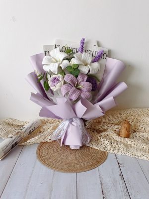 Hoa len móc nhiều màu trang trí phòng khách